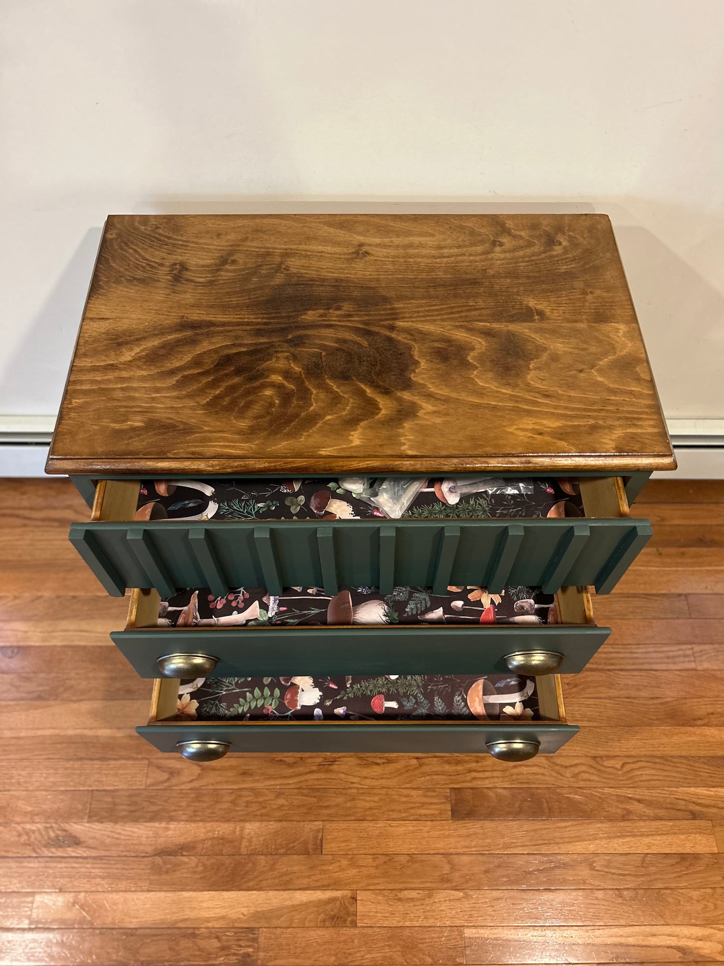 GreenVines Design V-Point 3 Drawer Dresser Multifunction Accent Dresser