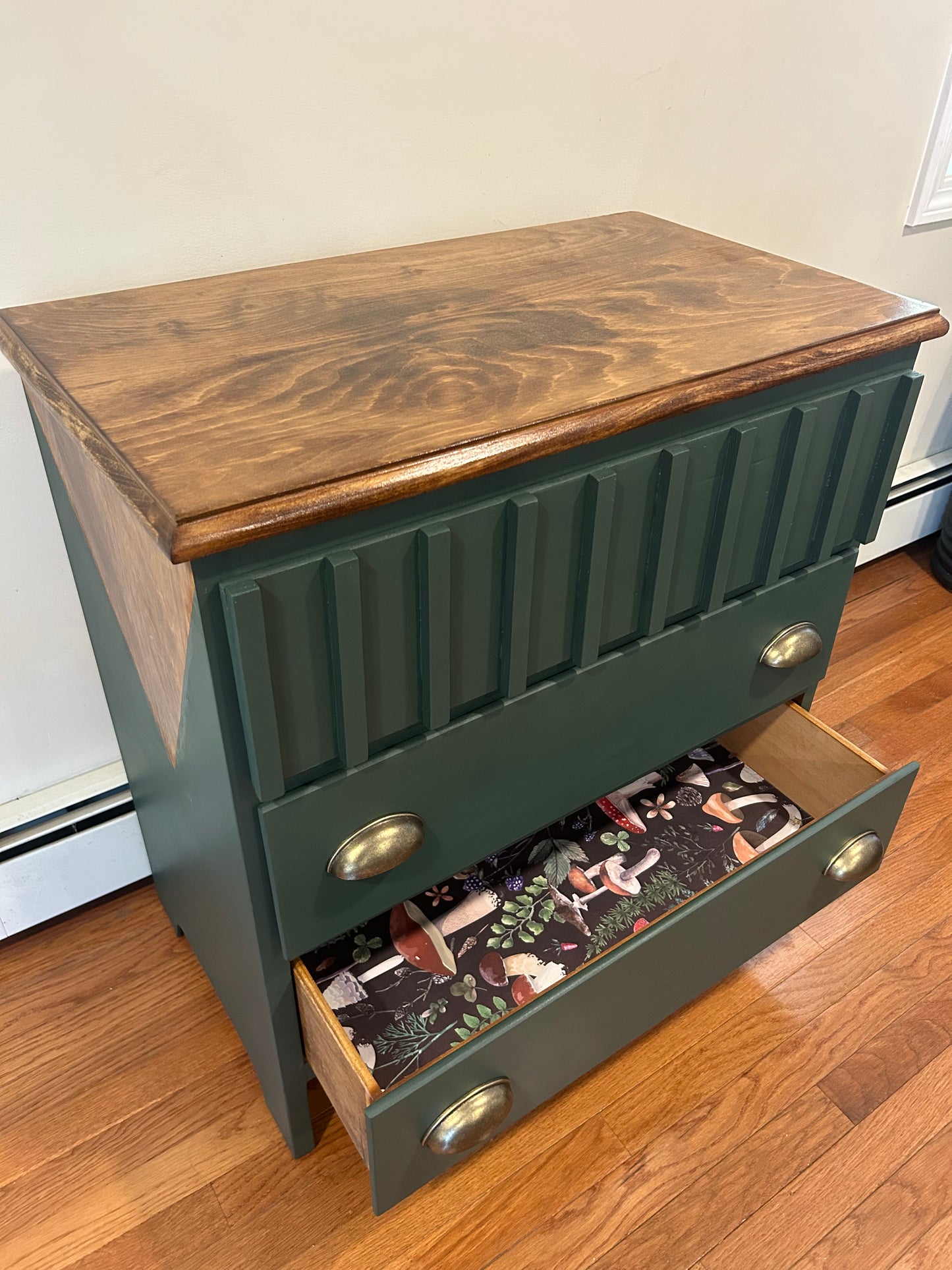GreenVines Design V-Point 3 Drawer Dresser Multifunction Accent Dresser